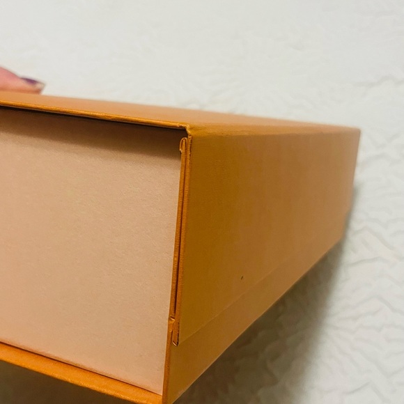 ✨Medium sized Louis Vuitton Gift Box with ribbon -Excellent Condition! - Picture 2 of 8